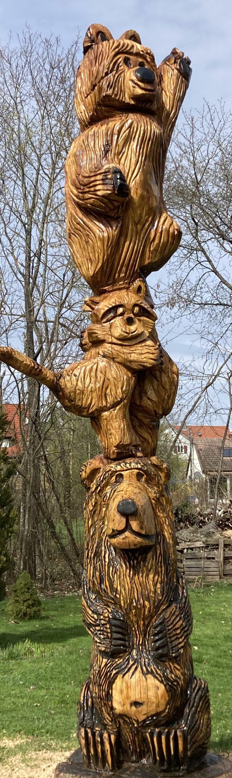 Chainsaw carving